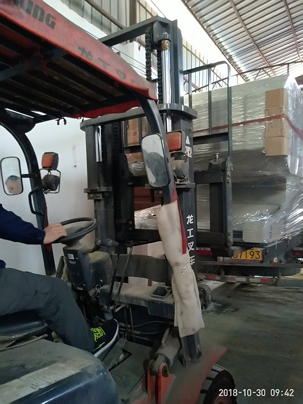Two sets wire saw machine are sent to Guizhou Province