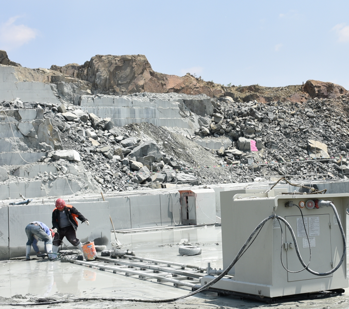 granite wire saw cutting machine is working