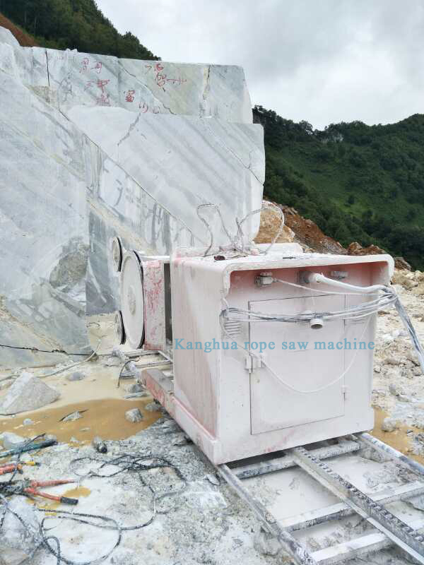 Kanghua wire saw machine is mining jade