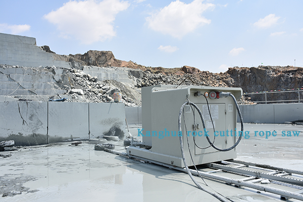 Case-Kanghua <a href=http://www.khdiamondwiresaw.com/diamond-wire-saw-blog/rock-cutting-rope-saw.html target=_blank class=infotextkey>rock cutting rope saw</a> machine in Shandong